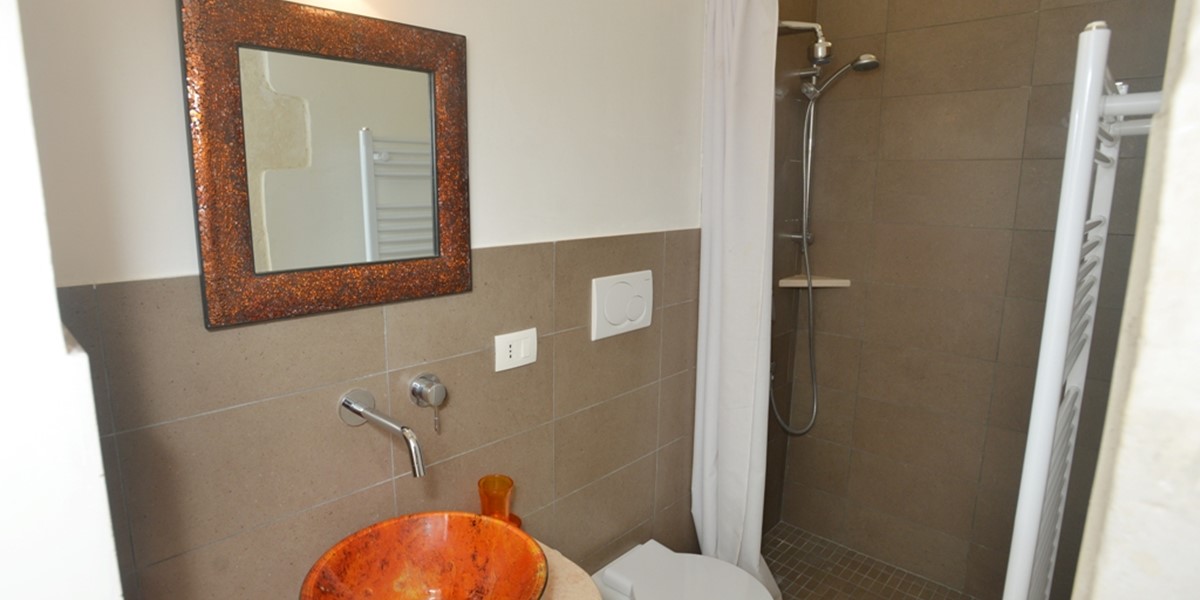 Masseria Mandorli Orangery bathroom.JPG